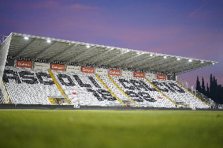 Ascoli: minuto di silenzio e lutto al braccio per ex, tifosi e Allevi